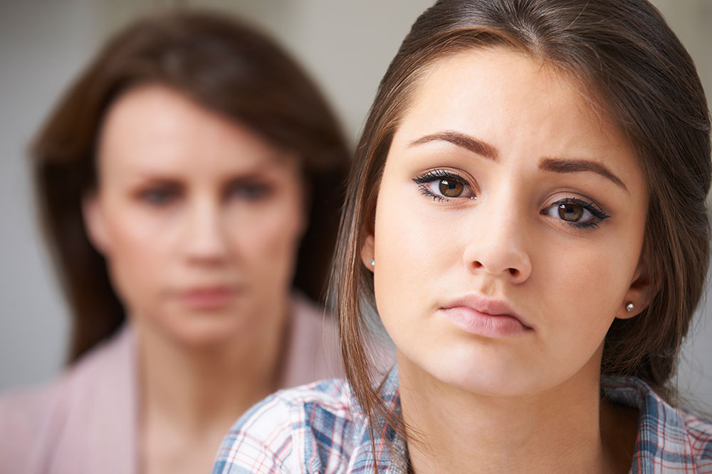 Teenager Kind Schüler hat Angst wegen schlechter Noten, Erwartung der Eltern